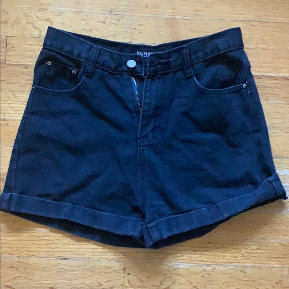 Romwe highwaisted black denim shorts
